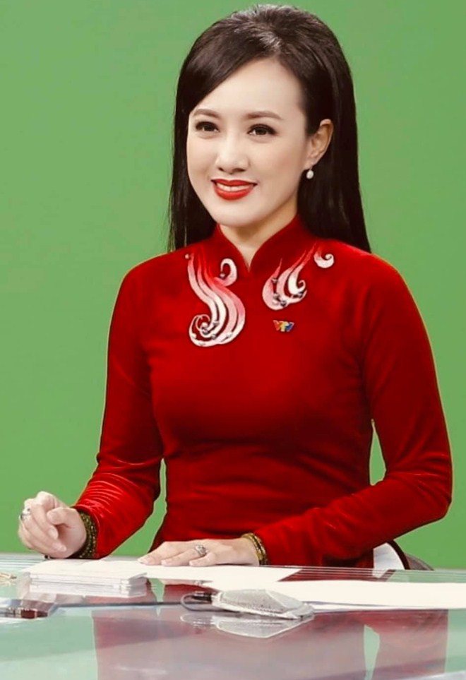 Tết của MC VTV: Mai Ngọc khoe amp;#34;mẹ quá trẻamp;#34;, Trần Ngọc bế con trai bụ bẫm đi chơi - 16