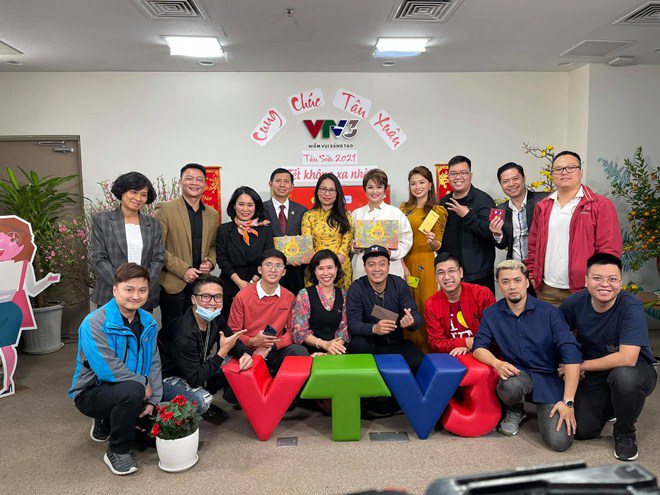 Tết của MC VTV: Mai Ngọc khoe amp;#34;mẹ quá trẻamp;#34;, Trần Ngọc bế con trai bụ bẫm đi chơi - 21