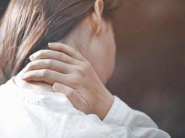 Ngày Tết dùng 3 củ gừng nướng đánh bay mỏi mệt, đau cổ vai gáy sau 15 phút