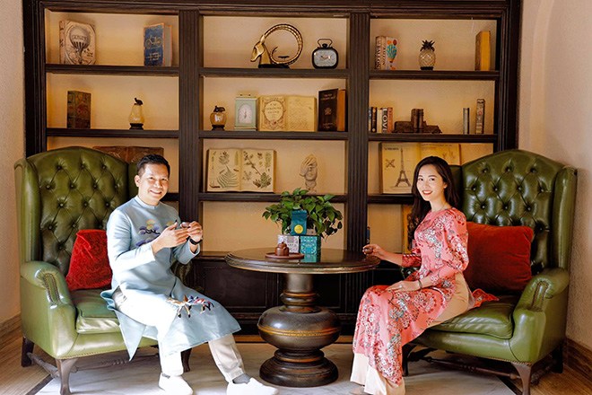 Đại gia Việt chơi Tết: Người mặc giản dị bên chồng con, người đi chợ mua cá làm điều này - 11