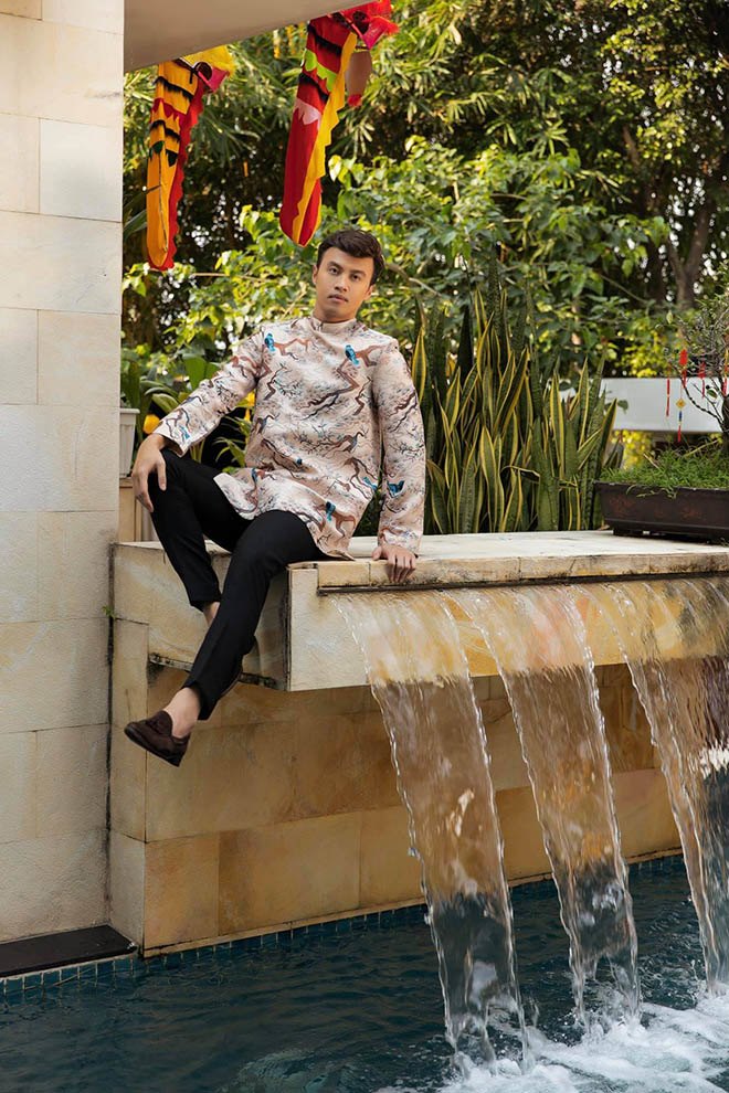 Đại gia Việt chơi Tết: Người mặc giản dị bên chồng con, người đi chợ mua cá làm điều này - 7