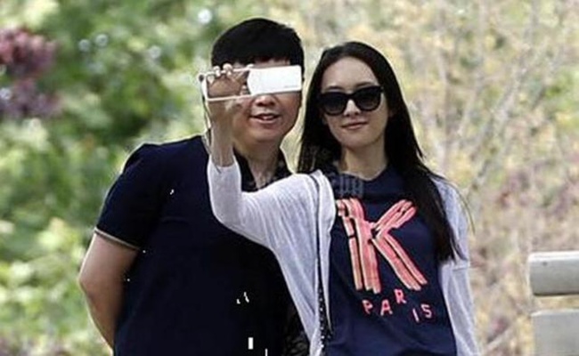 Đồng Dao: Mỹ nhân tuổi Sửu bị amp;#34;cấm cửaamp;#34; gần 17 năm, đổi đời được chồng đại gia mua giải? - 10