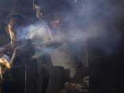 Clip Eva - Làng nghề "đệ nhất dao kéo đất Thăng Long" và hành trình trăm năm giữ lửa rèn