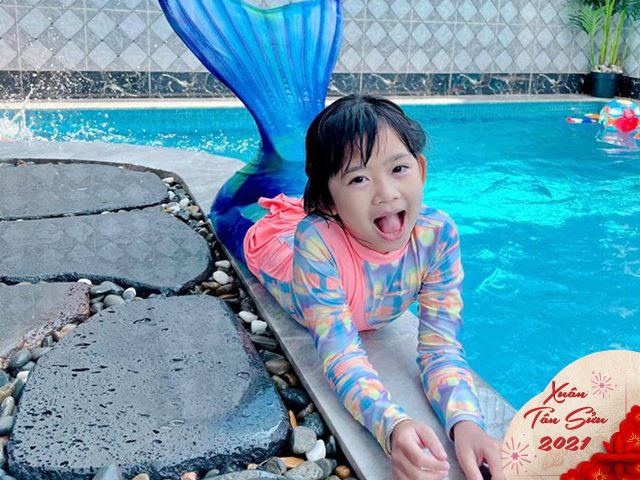 Tết đầu vắng mẹ, con gái Mai Phương xinh đẹp bên hồ bơi sang chảnh nhà Ốc Thanh Vân