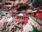 Xem ăn chơi - Ngôi đền treo đẹp như tiên cảnh, gây ngỡ ngàng khi treo trên vách đá cao vút