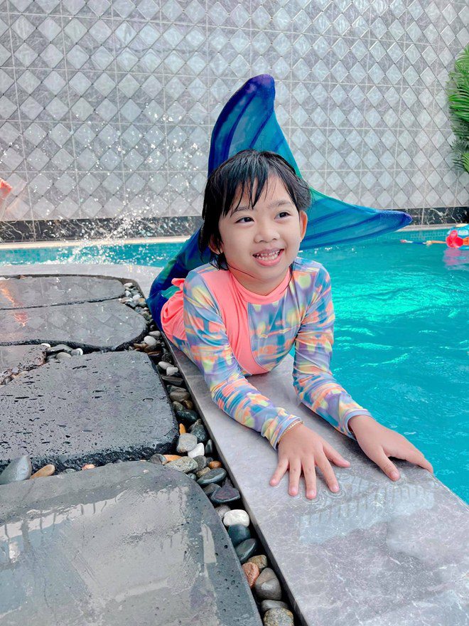 Tết đầu vắng mẹ, con gái Mai Phương xinh đẹp bên hồ bơi sang chảnh nhà Ốc Thanh Vân - 6