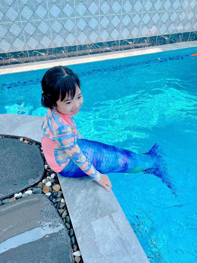 Tết đầu vắng mẹ, con gái Mai Phương xinh đẹp bên hồ bơi sang chảnh nhà Ốc Thanh Vân - 7