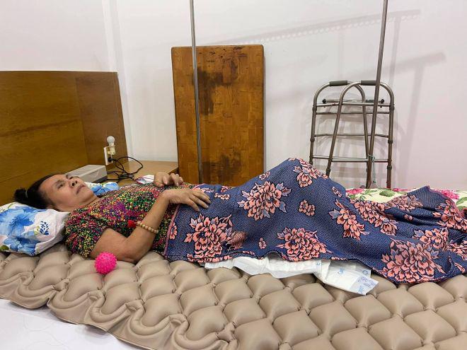 Sao Việt 24h: Xót xa diễn viên Hoàng Lan bị mù một mắt, hoại tử cột sống - 1