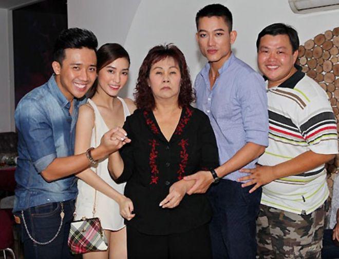 Sao Việt 24h: Xót xa diễn viên Hoàng Lan bị mù một mắt, hoại tử cột sống - 3