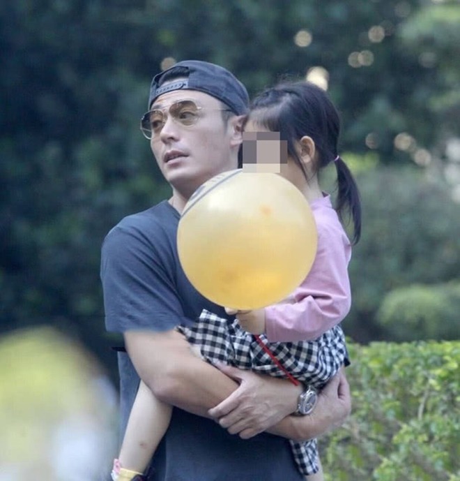 Lãng mạn như Hoắc Kiến Hoa, đeo khẩu trang đến phim trường chờ Lâm Tâm Như - 6