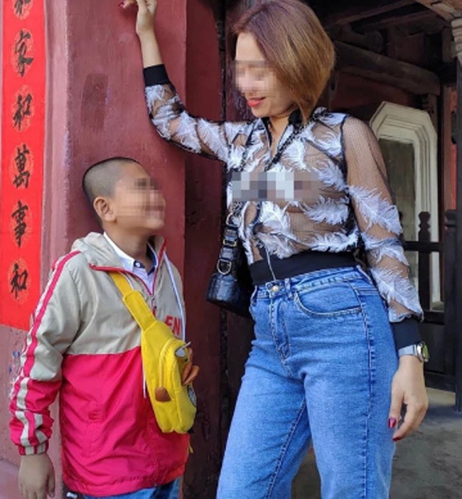 Ra phố diện quần xuyên thấu, người phụ nữ từng amp;#34;quên nội yamp;#34; tiếp tục làm dân tình nhức mắt - 5