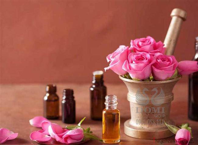 Quy trình cực nghiêm ngặt để sản xuất ra loại nước hoa hồng tốt nhất thế giới - 4