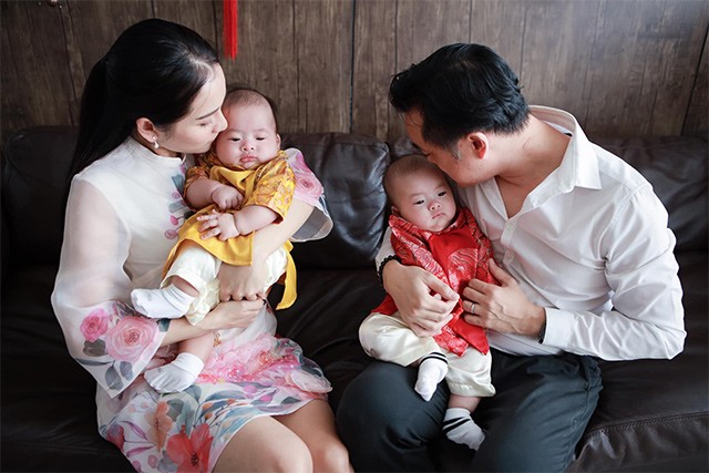 4 tháng sau sinh, vợ trẻ Dương Khắc Linh amp;#34;chỉ còn thừa 2kg bụngamp;#34; nhờ suốt ngày ẵm 2 con - 6