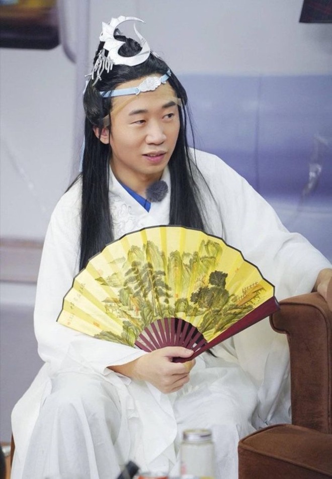 Đại gia kín tiếng của Cbiz: Người chẳng chịu khoe, kẻ chắt chiu từng đồng mới thành tỷ phú - 1