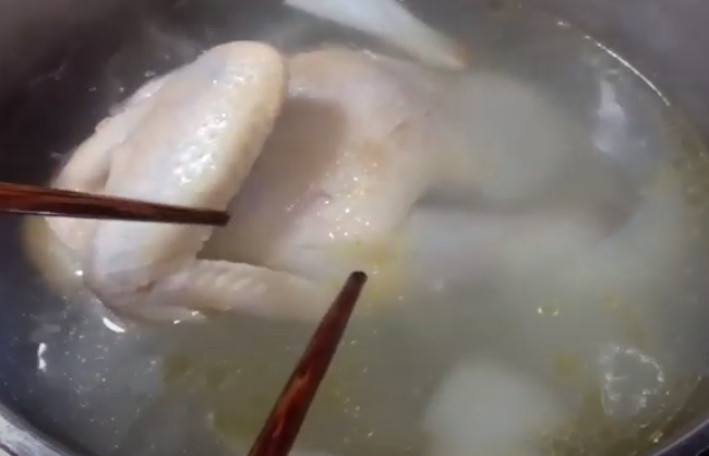 Cách làm gỏi gà bắp cải xé phay vị chua ngọt thanh mát giải ngán - 1