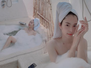Làm đẹp - Nam Em hiếm hoi khoe tấm thân ngọc ngà trong bồn tắm, da trắng chân thon gây xuyến xao
