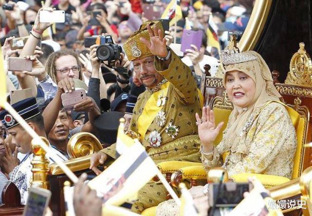 Độ giàu “khủng” của hoàng gia giàu nhất thế giới - 3