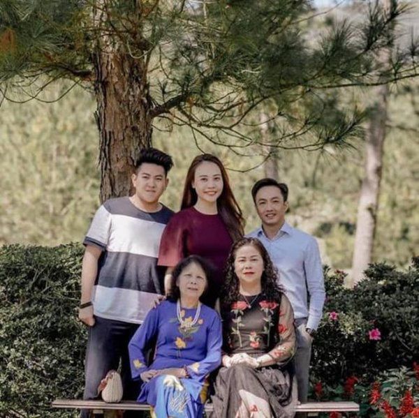 Chỉ một chi tiết nhỏ, mẹ Đàm Thu Trang đã tiết lộ mối quan hệ với Cường Đô La - 4