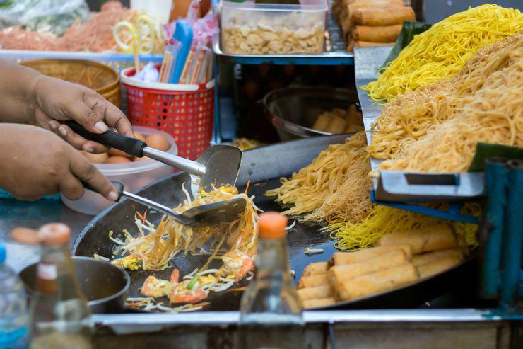 Đi du lịch mà không thưởng thức đồ ăn đường phố thì xem như “vứt đi”, đây là lý do - 3