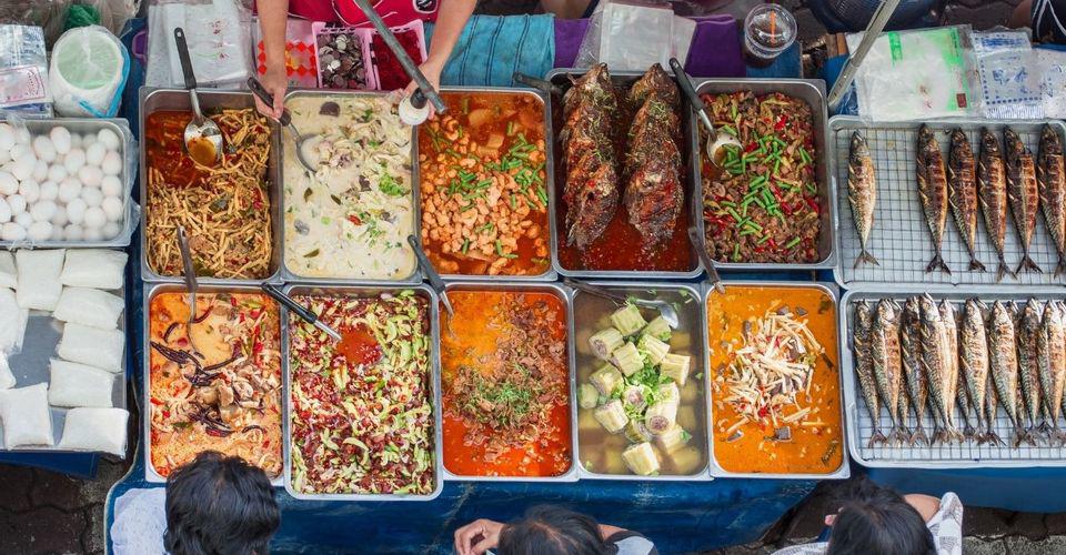 Đi du lịch mà không thưởng thức đồ ăn đường phố thì xem như “vứt đi”, đây là lý do - 1