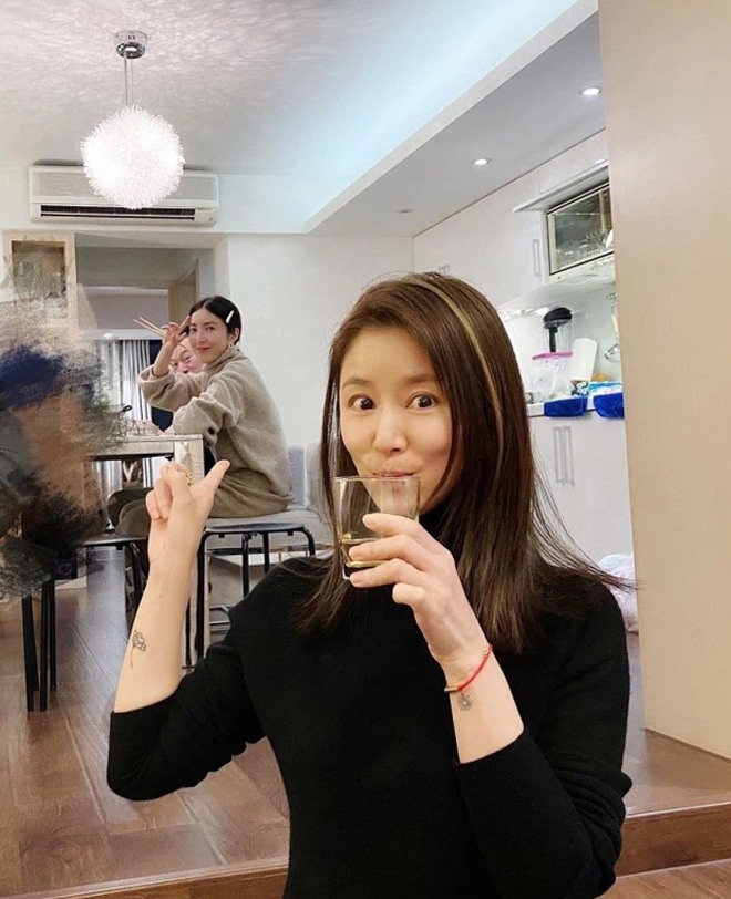 Giữa tin bị chồng đuổi ra khỏi nhà, Lâm Tâm Như đăng ảnh mới không có Hoắc Kiến Hoa - 1