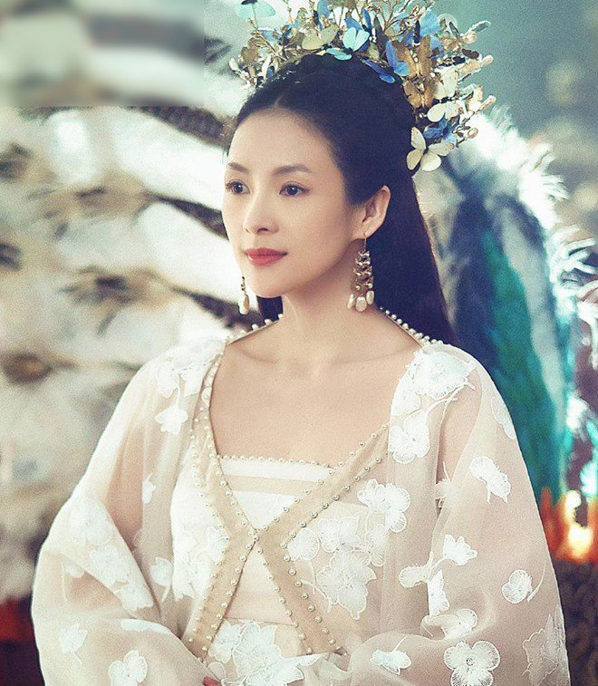 Mải đóng phim, Chương Tử Di giẫm phải móc treo quần áo, khóc vì không thể cử động - 1