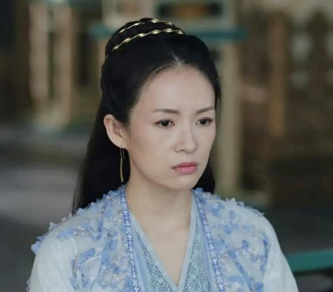 Mải đóng phim, Chương Tử Di giẫm phải móc treo quần áo, khóc vì không thể cử động - 6