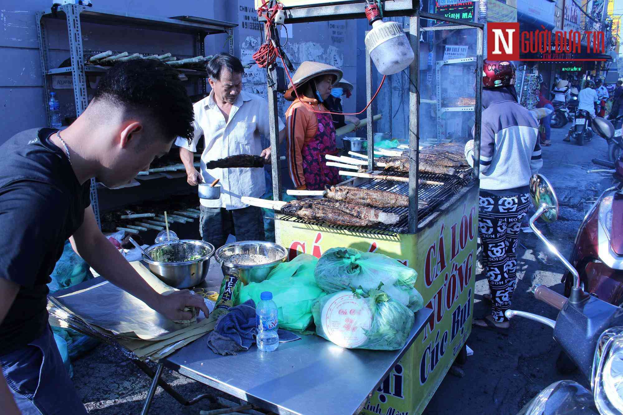 Giải mã vật phẩm cúng đắt khách nhất TP.HCM ngày vía Thần Tài - 1