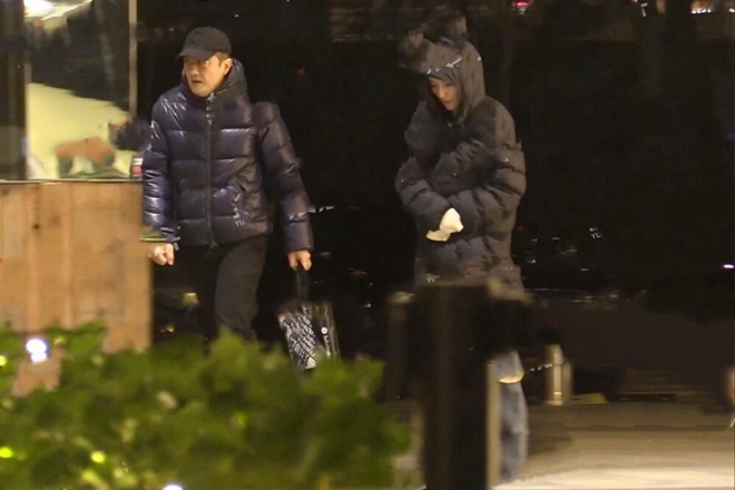 amp;#34;Lệnh Hồ Xungamp;#34; Lý Á Bằng: Đi chúc Tết cùng bạn gái trẻ, xấp xỉ tuổi bố vợ tương lai - 3