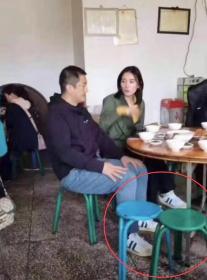 amp;#34;Lệnh Hồ Xungamp;#34; Lý Á Bằng: Đi chúc Tết cùng bạn gái trẻ, xấp xỉ tuổi bố vợ tương lai - 5