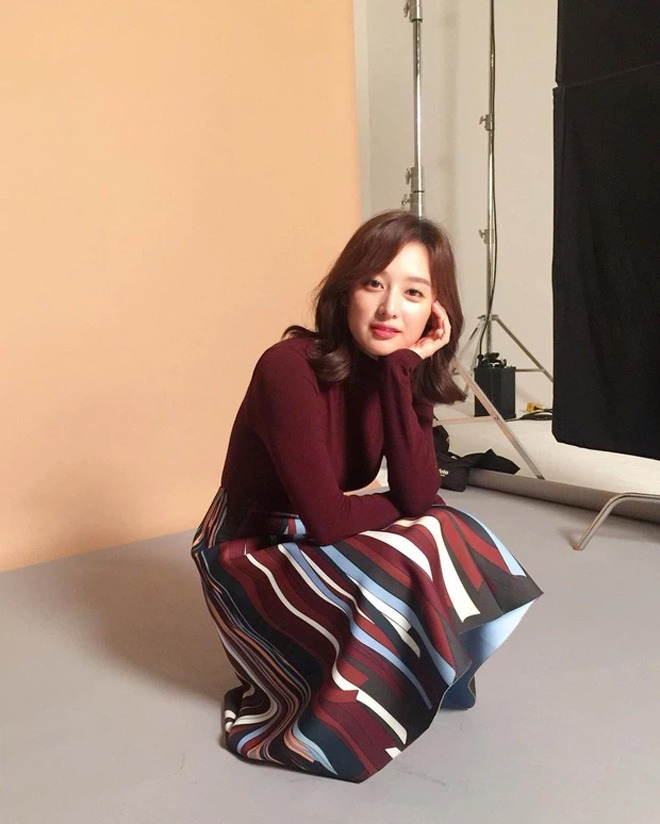 amp;#34;Người tìnhamp;#34; của Song Joong Ki: Khoe ảnh cũ mờ nhạt, nhìn nhan sắc ai cũng bất ngờ - 4