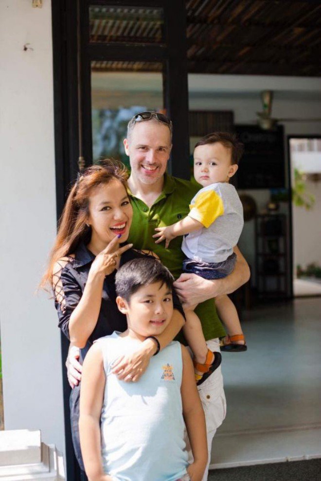 Sao Việt 24h: Hồ Ngọc Hà đẹp amp;#34;mướt mắtamp;#34; bên chồng con, dàn sao tấp nập vào khen - 12