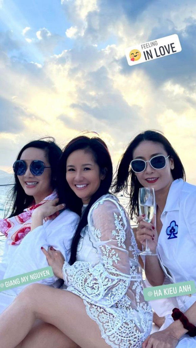 Sao Việt 24h: Hồ Ngọc Hà đẹp amp;#34;mướt mắtamp;#34; bên chồng con, dàn sao tấp nập vào khen - 15