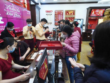 Nữ đại gia giấu mặt mang 130 cây vàng đi bán, thu về gần 7,3 tỷ đồng trước ngày Vía thần tài