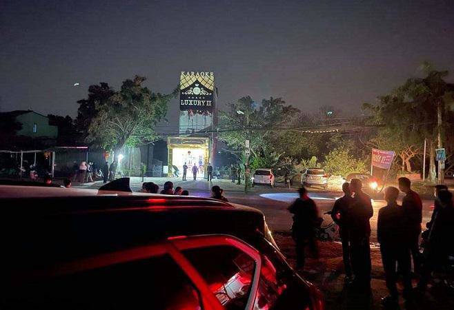Án mạng tại quán karaoke ở Hòa Bình khiến 3 người tử vong - 1