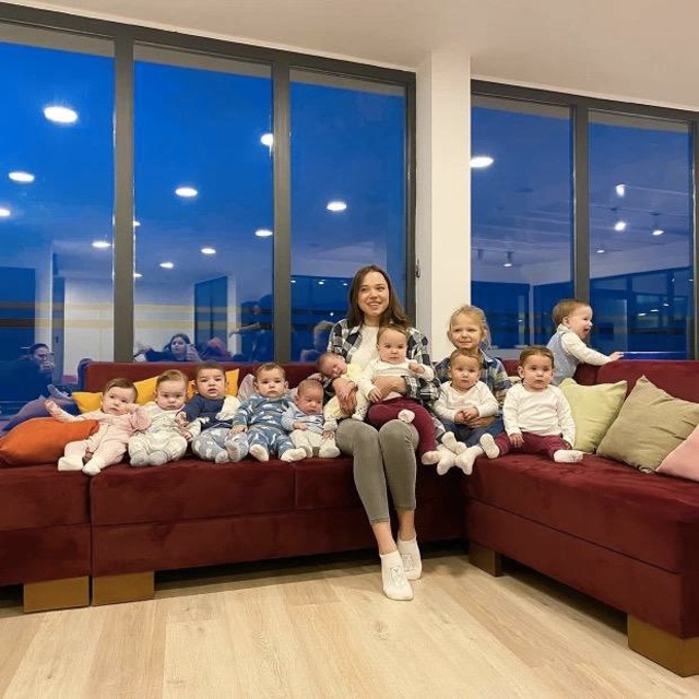 Cô gái gây amp;#34;choángamp;#34; khi mới  23 tuổi đã là mẹ của 11 đứa con - 7