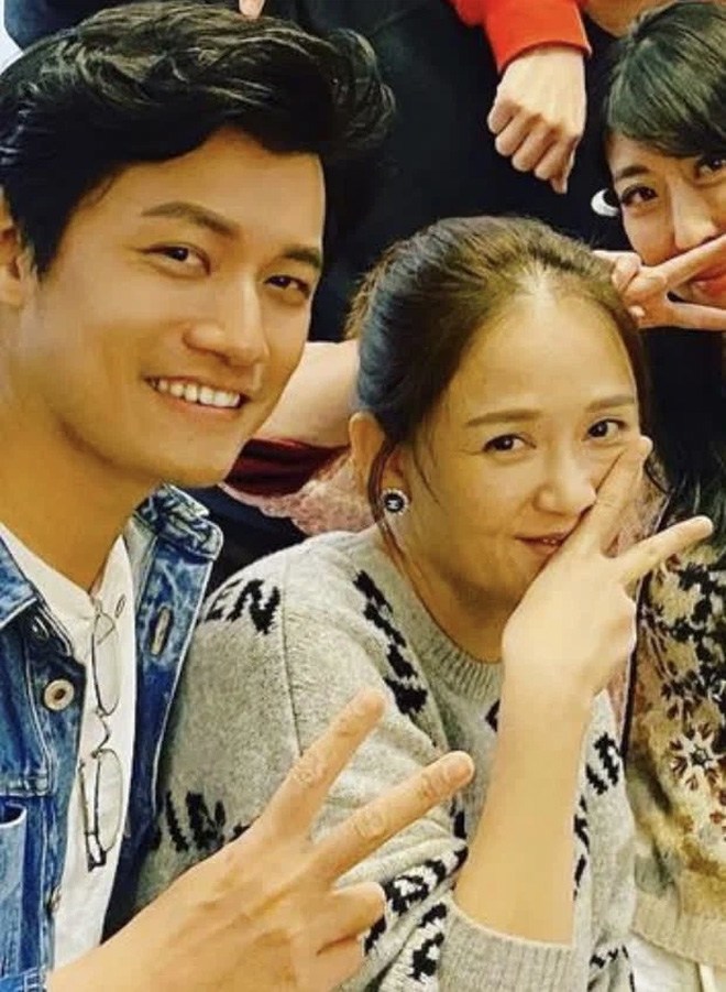 Khổ cho Trần Kiều Ân, bị bạn trai kém tuổi amp;#34;dìmamp;#34; không hay biết, để lộ nhan sắc thật - 2