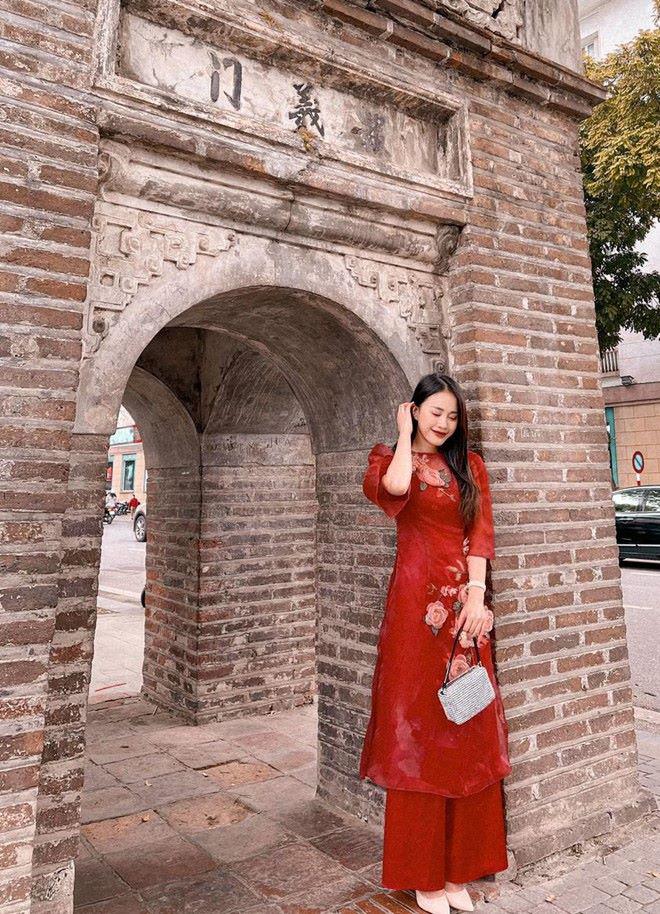 MC VTV sau Tết: Hoài Anh - Mai Ngọc rực rỡ ở đài, Minh Hà khoe dáng amp;#34;nuộtamp;#34; bên biển - 10