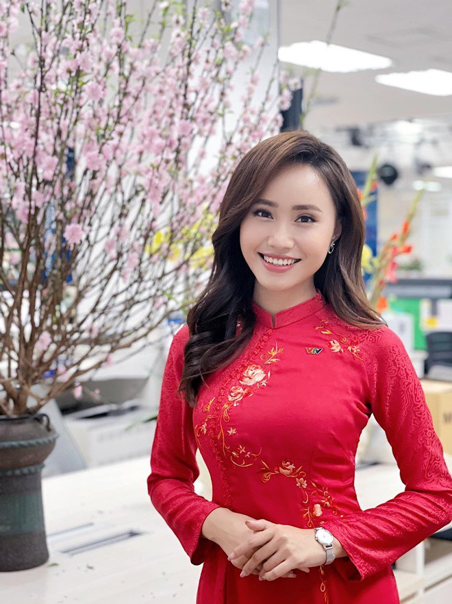 MC VTV sau Tết: Hoài Anh - Mai Ngọc rực rỡ ở đài, Minh Hà khoe dáng amp;#34;nuộtamp;#34; bên biển - 8