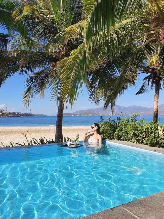 MC VTV sau Tết: Hoài Anh - Mai Ngọc rực rỡ ở đài, Minh Hà khoe dáng amp;#34;nuộtamp;#34; bên biển - 11