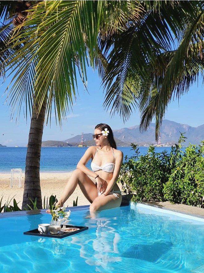 MC VTV sau Tết: Hoài Anh - Mai Ngọc rực rỡ ở đài, Minh Hà khoe dáng amp;#34;nuộtamp;#34; bên biển - 13