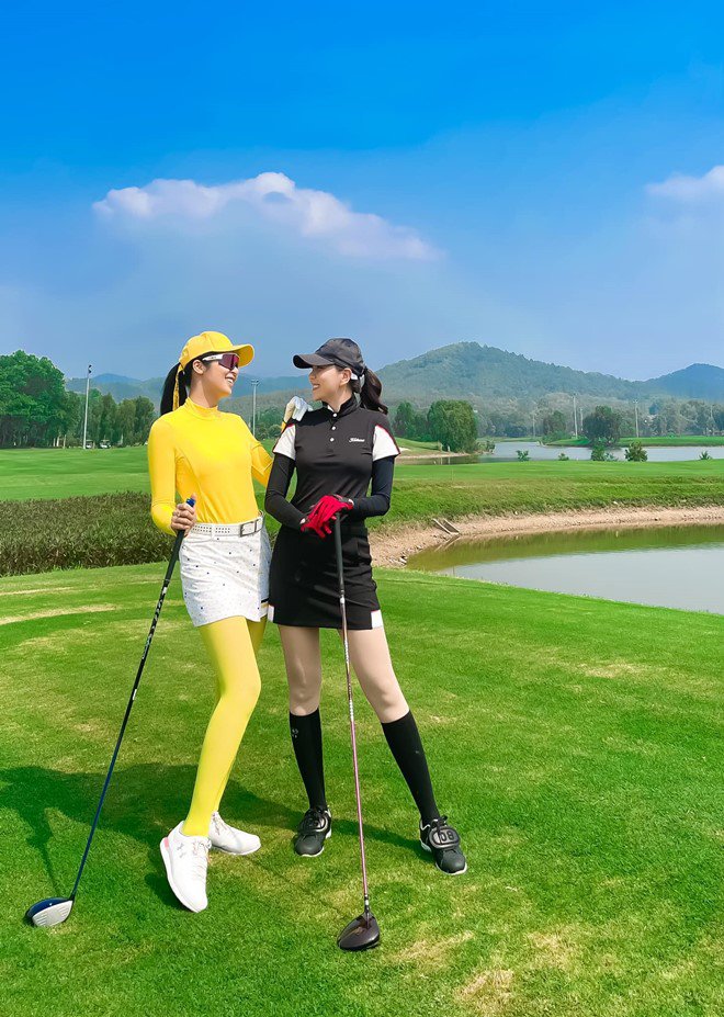 MC VTV sau Tết: Hoài Anh - Mai Ngọc rực rỡ ở đài, Minh Hà khoe dáng amp;#34;nuộtamp;#34; bên biển - 6