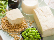 Sức khỏe - 8 dấu hiệu cảnh báo bạn nên hạn chế hoặc không nên ăn đậu phụ hay uống sữa đậu nành