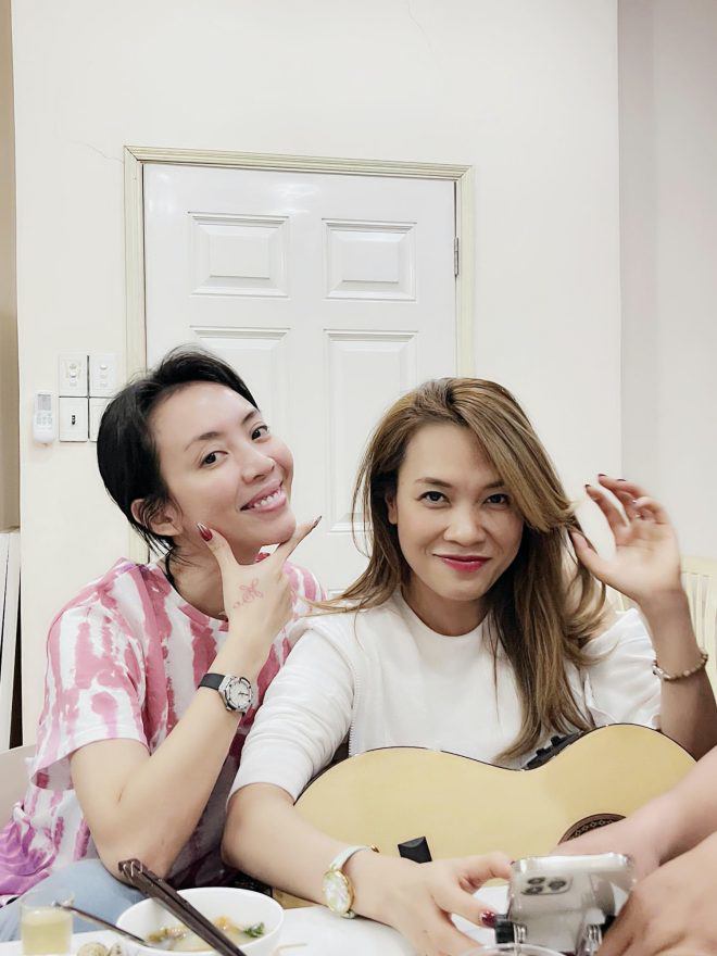 Sao Việt 24h: Ưng Hoàng Phúc tung clip vợ qua camera thường, nhan sắc mẹ 3 con gây trầm trồ - 14