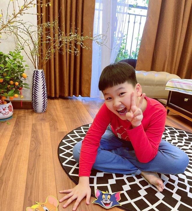 Sao Việt 24h: Ưng Hoàng Phúc tung clip vợ qua camera thường, nhan sắc mẹ 3 con gây trầm trồ - 9