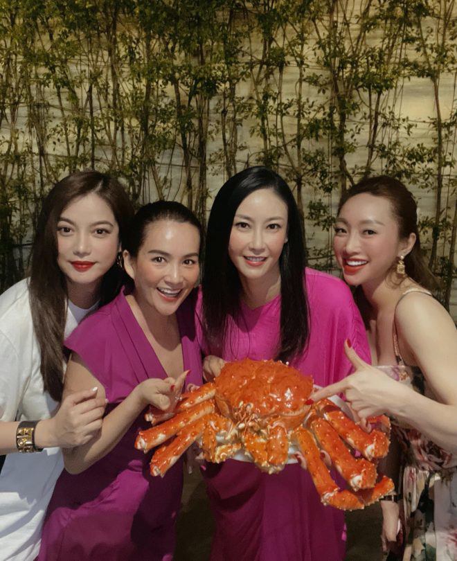 Sao Việt 24h: Ưng Hoàng Phúc tung clip vợ qua camera thường, nhan sắc mẹ 3 con gây trầm trồ - 19