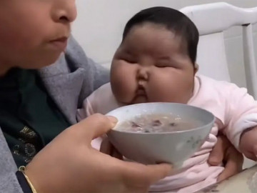 Mẹ hãnh diện nuôi con 5 tháng bụ bẫm, bác sĩ lắc đầu thông báo tin buồn