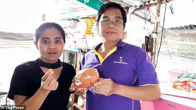 amp;#34;Trúng số độc đắcamp;#34; đầu năm khi đang ăn ốc luộc thì cắn trúng viên ngọc trai màu cam Melo giá chục tỉ - 4