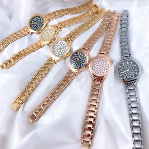 Có gì đặc biệt trong phụ kiện secondhand của shop Hàng Thùng Bảo Trân? - 2