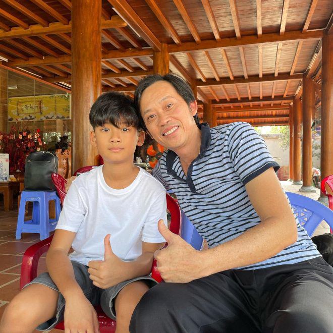 Sao Việt 24h: Hậu xa nhau, Lệ Quyên đưa con trai đi du xuân muộn, gặp amp;#34;nhân vật quyền lựcamp;#34; - 1